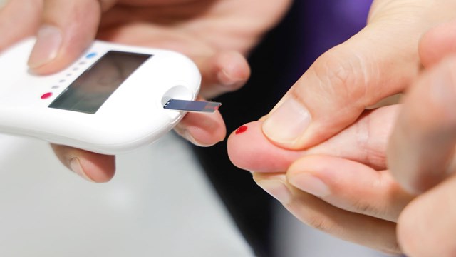 blood glucose measurement from fingertip