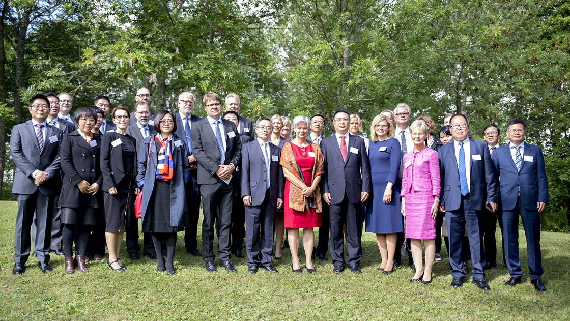 Swedish hosts and the Chinese delegation 