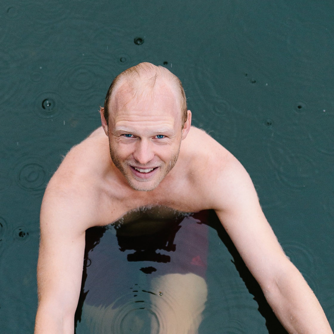 Oskar Henrikson i vattnet.