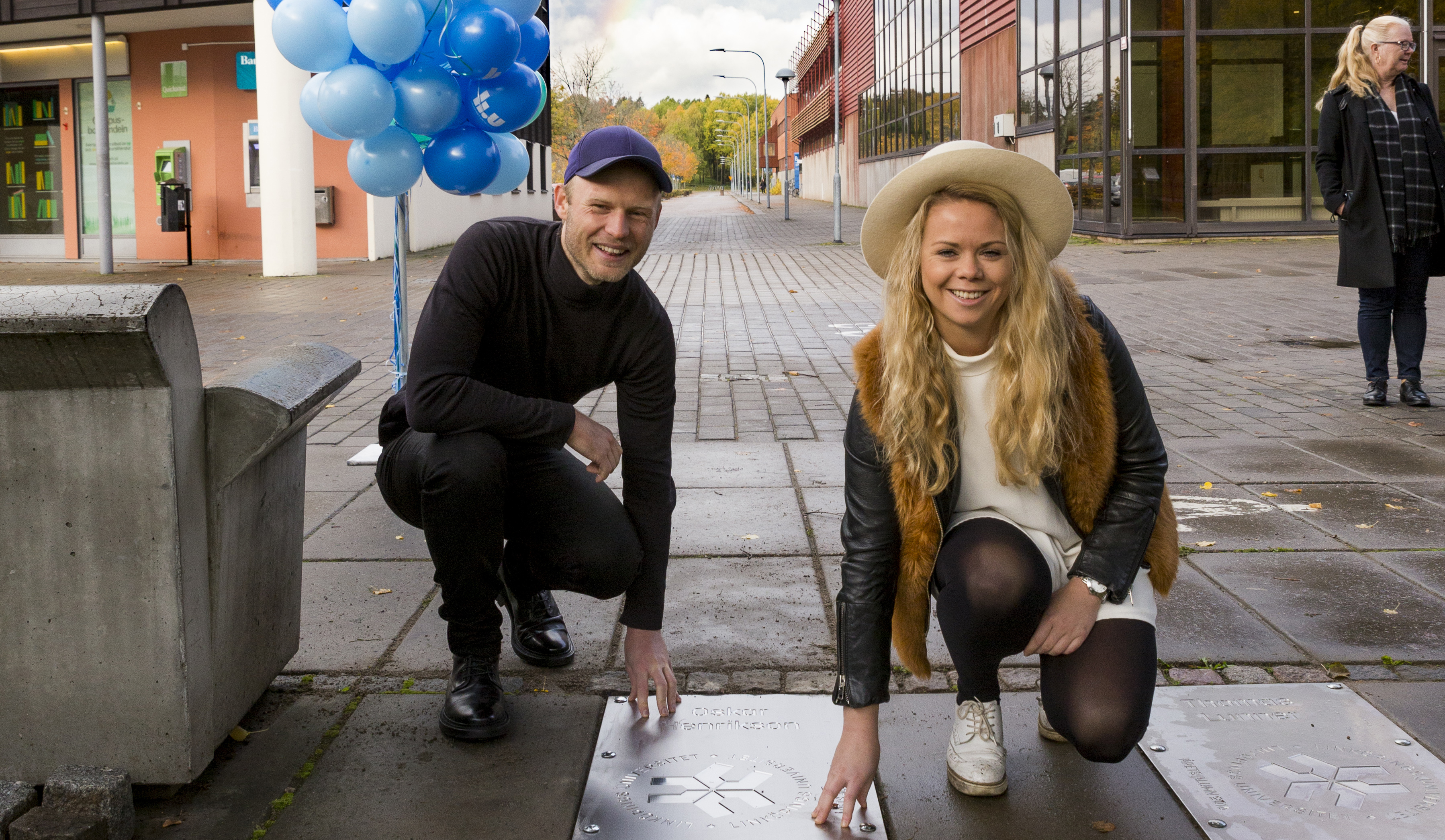 Årets alumner Oskar Henrikson och Sofie Lindblom vid alumnis walk of fame 12 oktober 2017