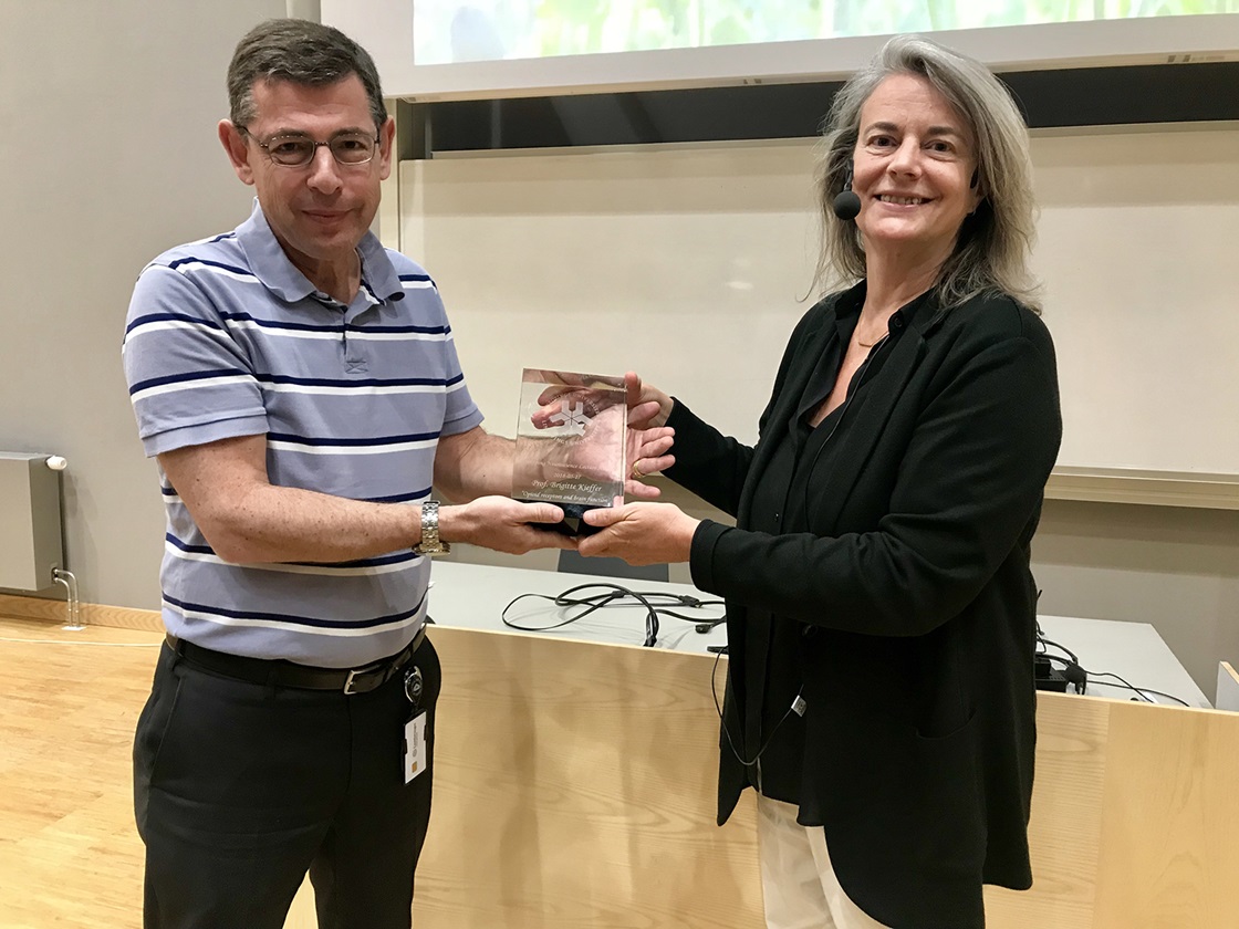 Professor Brigitte L Kieffer is awarded the LiU Neuro Science Award by professor Markus Heilig.