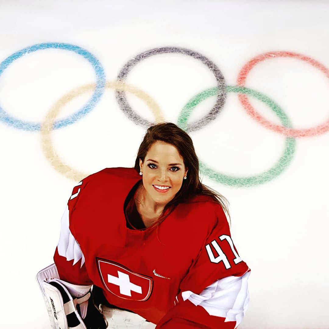 Florence Schelling in her hockeyequipment during OS