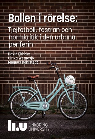 Omslag för publikation 'Bollen i rörelse: Tjejfotboll, fostran och normkritik i den urbana periferin'