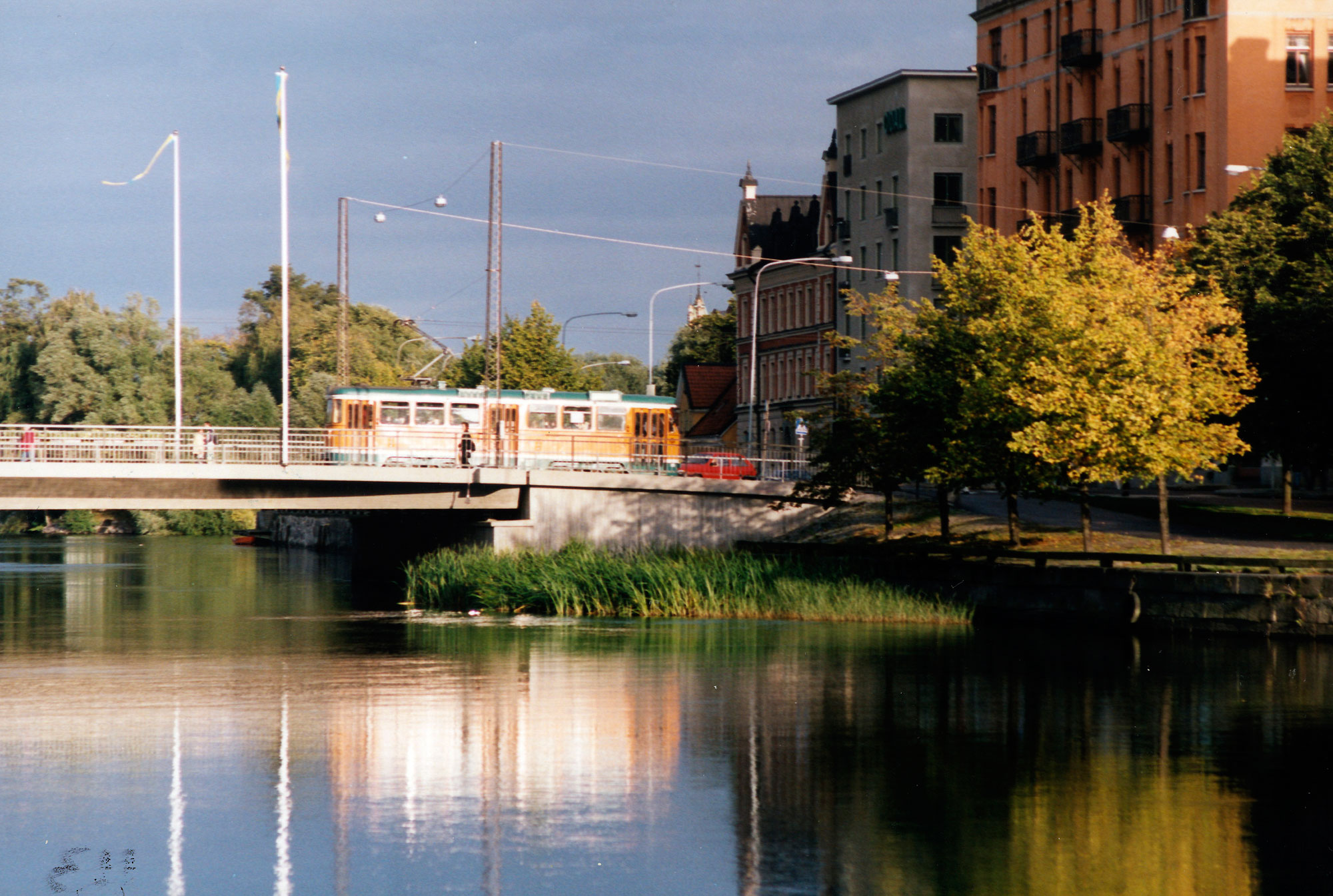 Spårvagn på bro i Norrköping