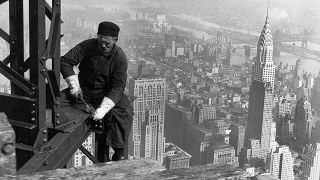  Lewis Hine: Empire State Building, 1930 (beskuren)