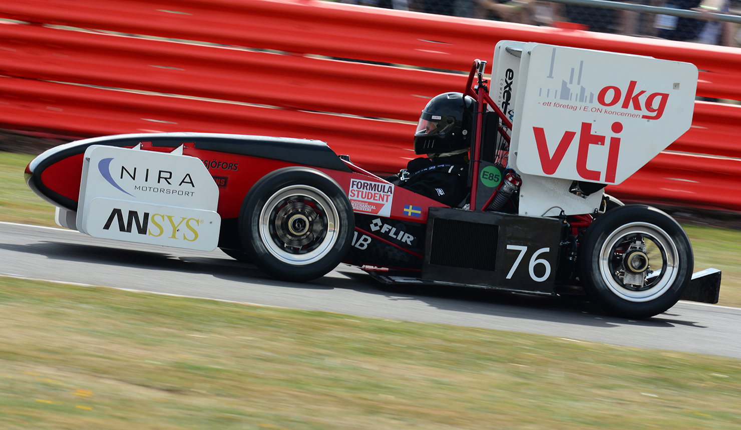 Formula 2015, bilen in action på banan
