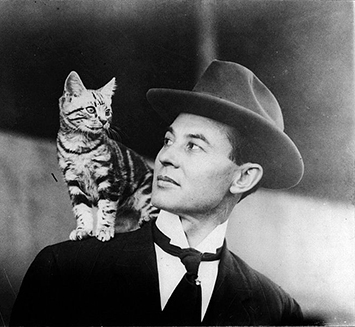 John B.Moisant and Mademoiselle Fifi, katten som fick följa med husse på första passagerarflyget över Engelska kanalen 1910.
