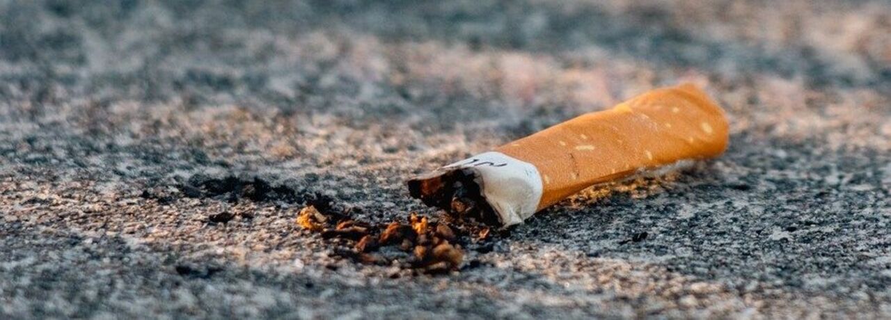 A cigarett on the ground.