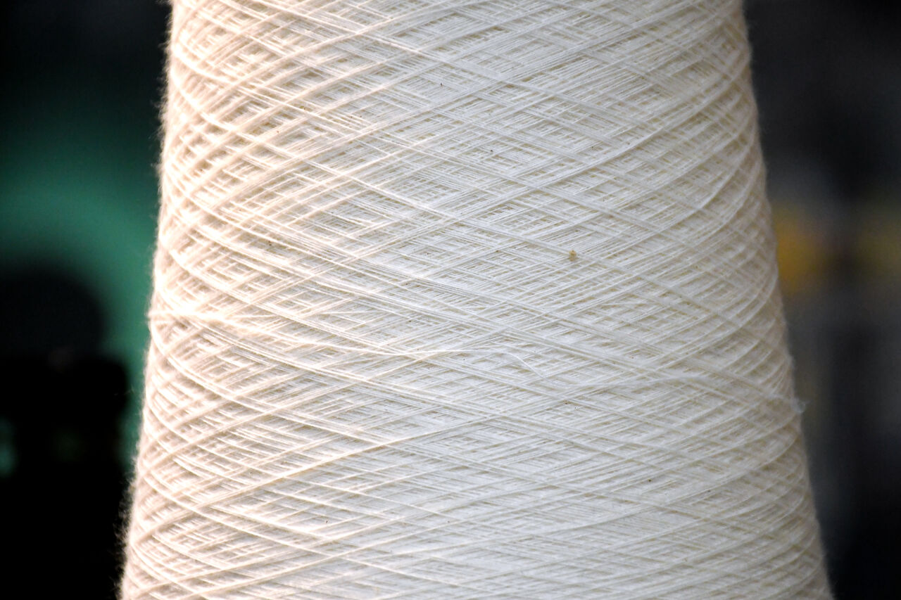 Bomullstråd på rulle.