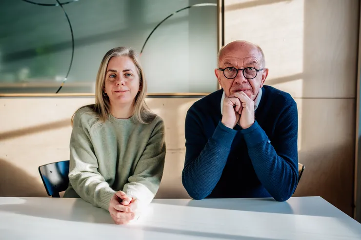 Porträtt av Peter Hedström och Maria Brandén, professorer på institutet för analytisk sociologi