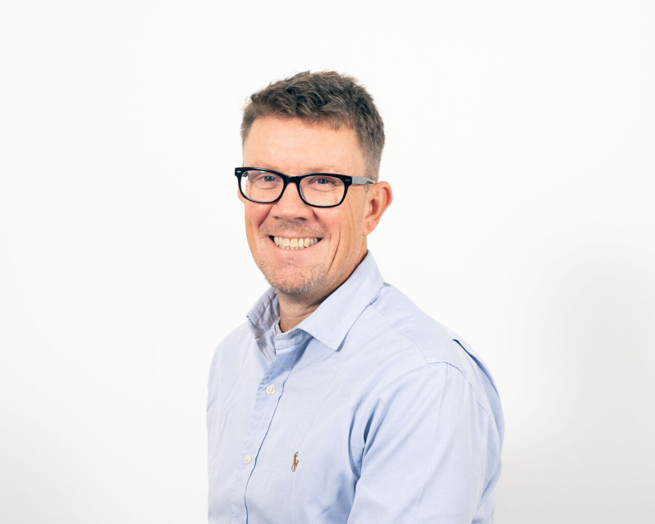 Porträtt av en man.