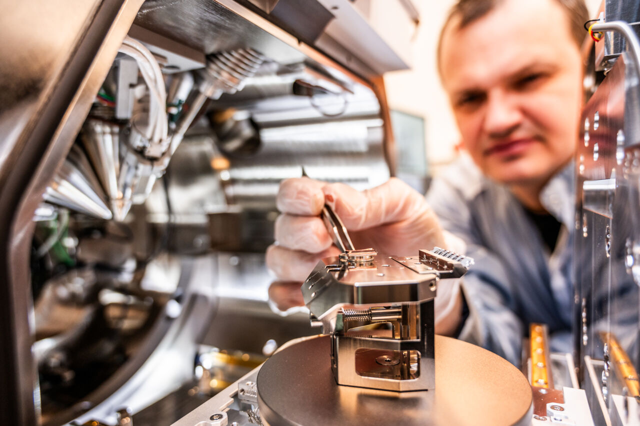 Picture of Focused Ion Beam system (FIB)