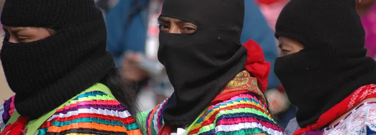 kvinnor i rånarhuva