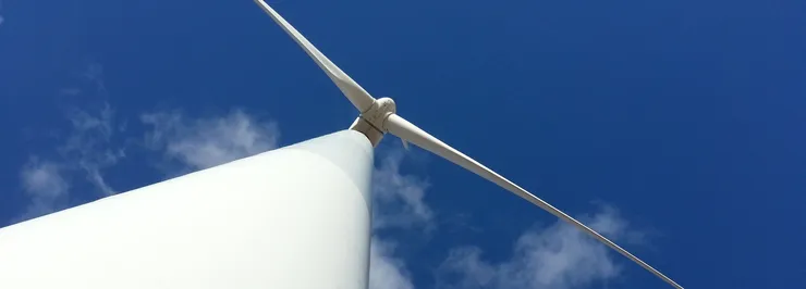 vindkraftverk underifrån