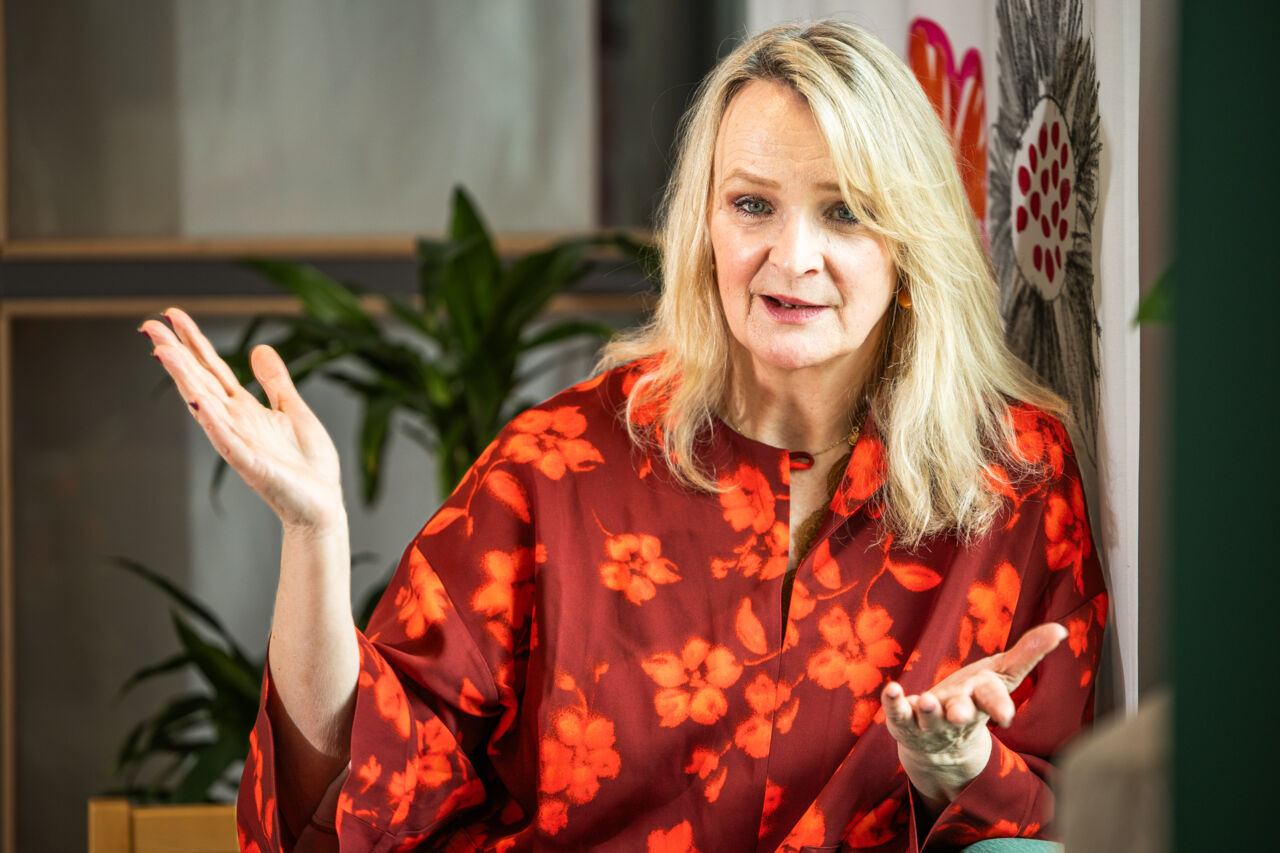 Claudia Tazreiter berättar om sitt arbete.