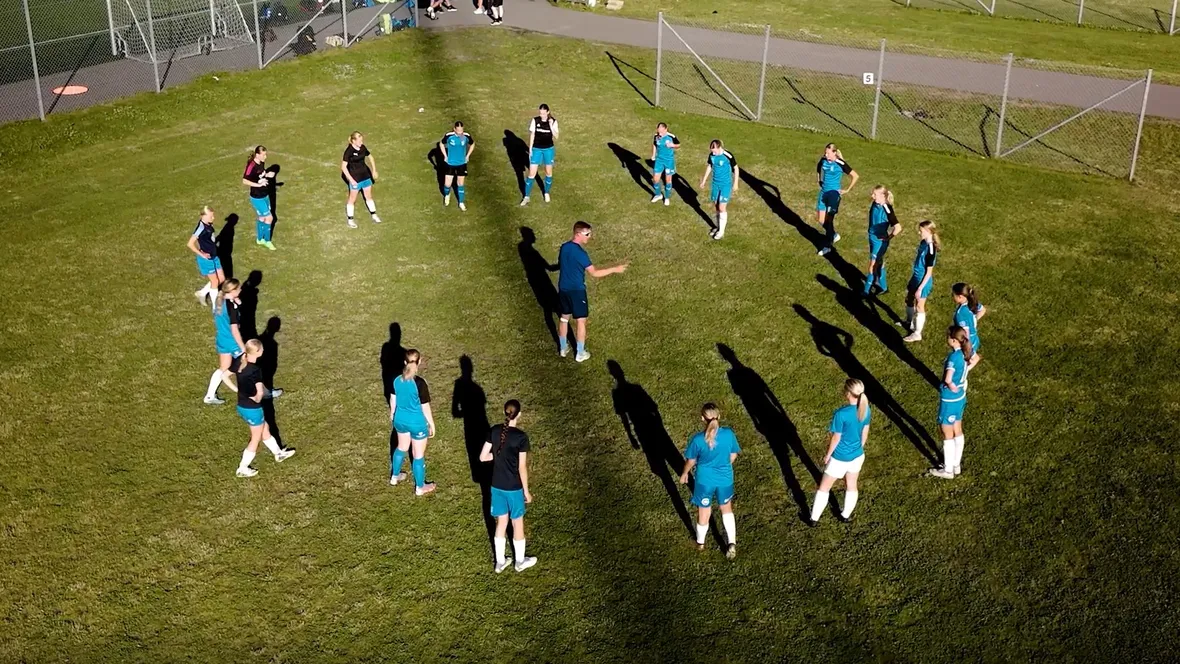 A picture of players in a ring