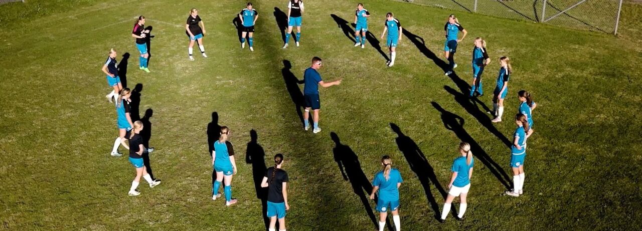 En bild på spelare i ring