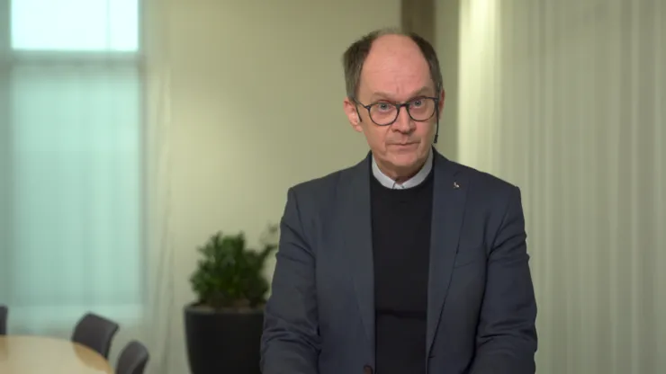 Jan-Ingvar Jönsson i ljust konferensrum