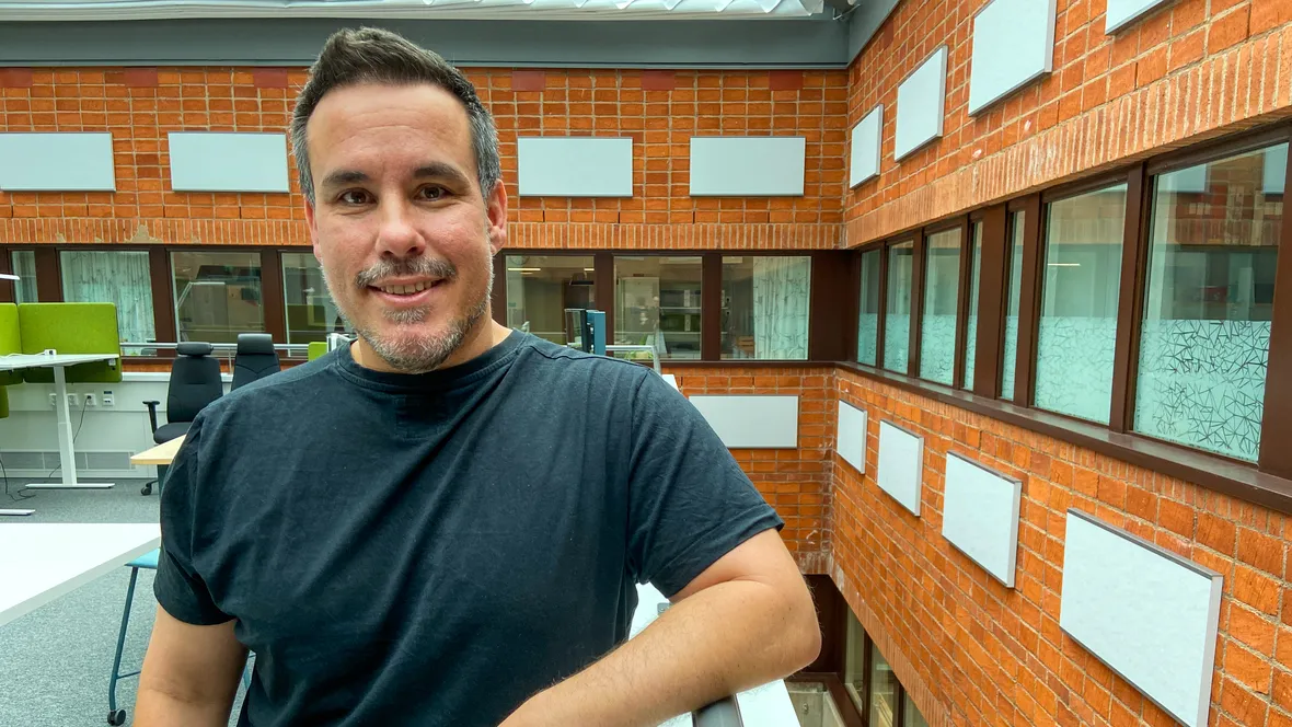 Andreas Fejes vid räcke.