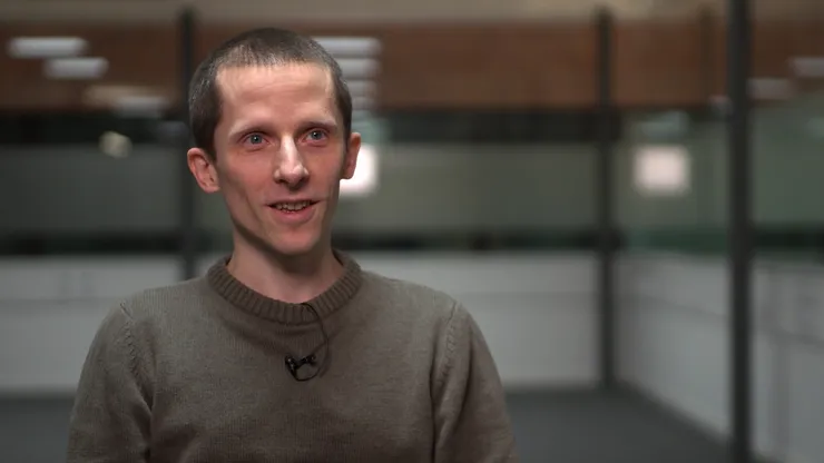 Joakim, vit man i ett konferensrum