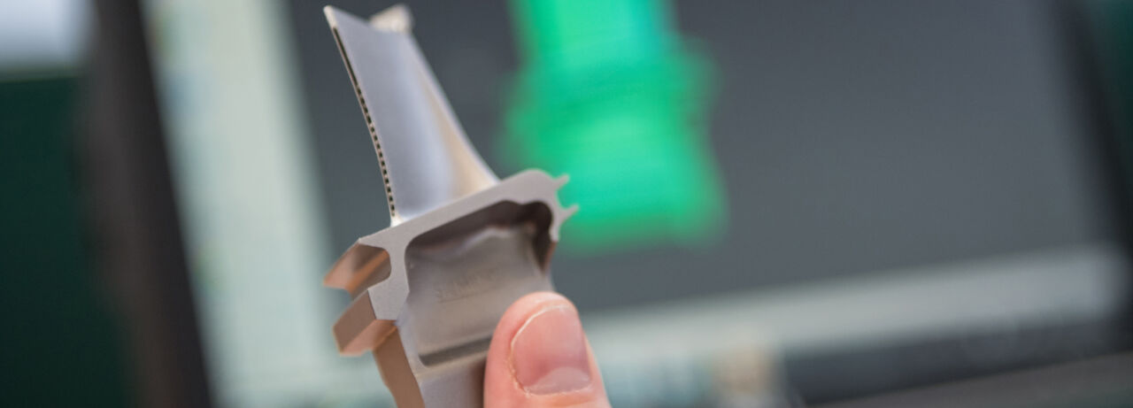 3D-printade gasturbinblad för hög effektiv drift av kraftverk.