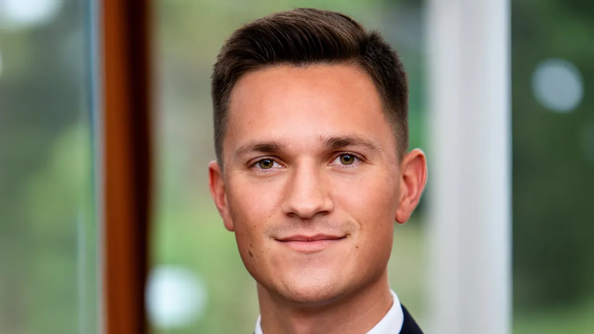 En bild på alumn från civilekonomprogrammet.