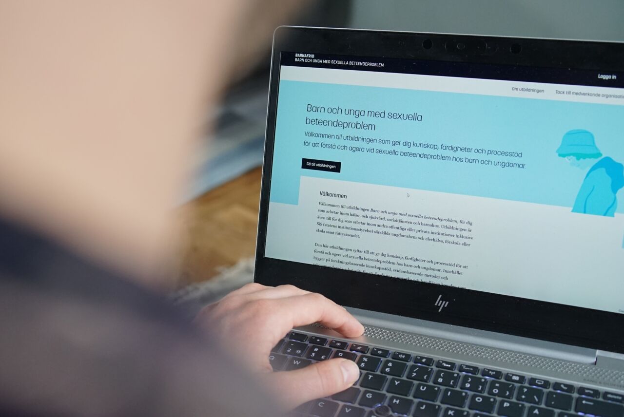 Dator som visar Barnafrid utbildning Barn och unga med sexuellabeteendeproblem