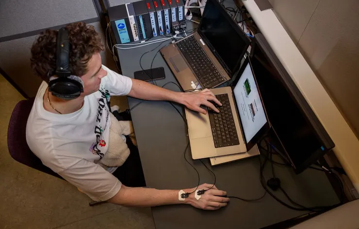 A man looking at a computor.