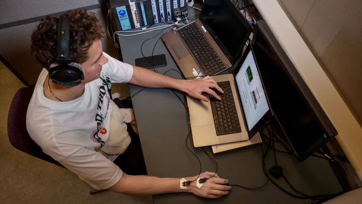A man looking at a computor.