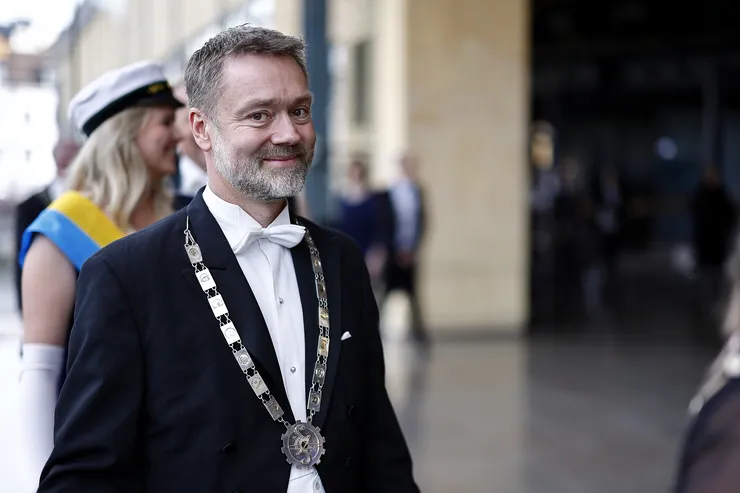 Johan Ölvander i frack med dekankedjan runt halsen