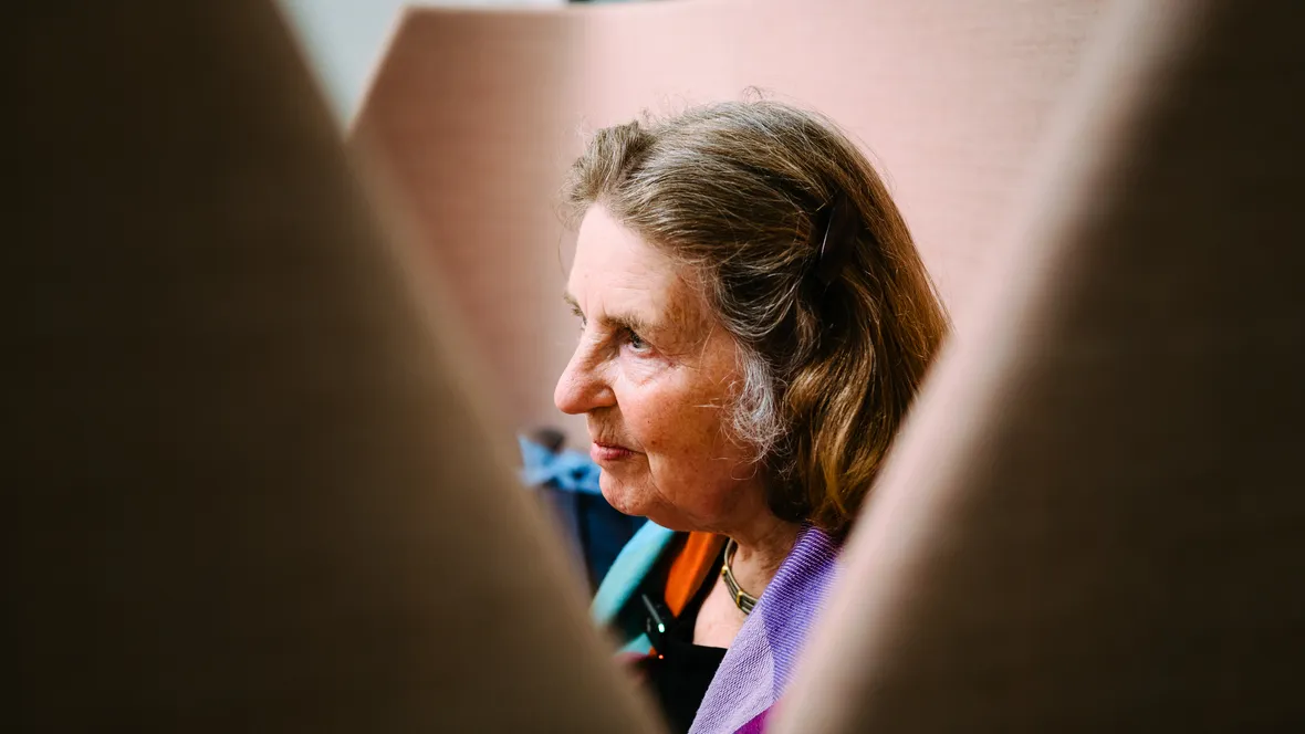 A woman sitting in a couch.