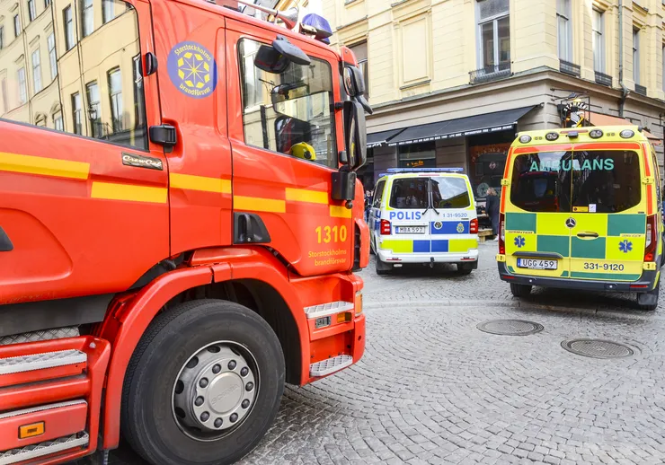 Polis, brandkår och ambulans.