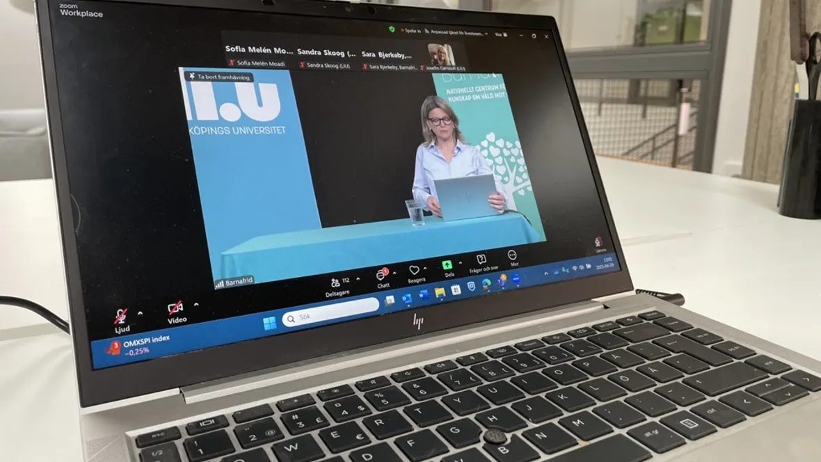 Bildskärm på en desktopdator med pågående sändning.