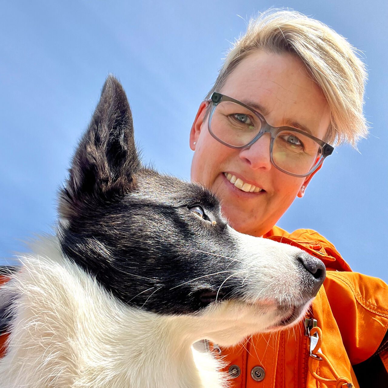 Lina Roth med sin hund