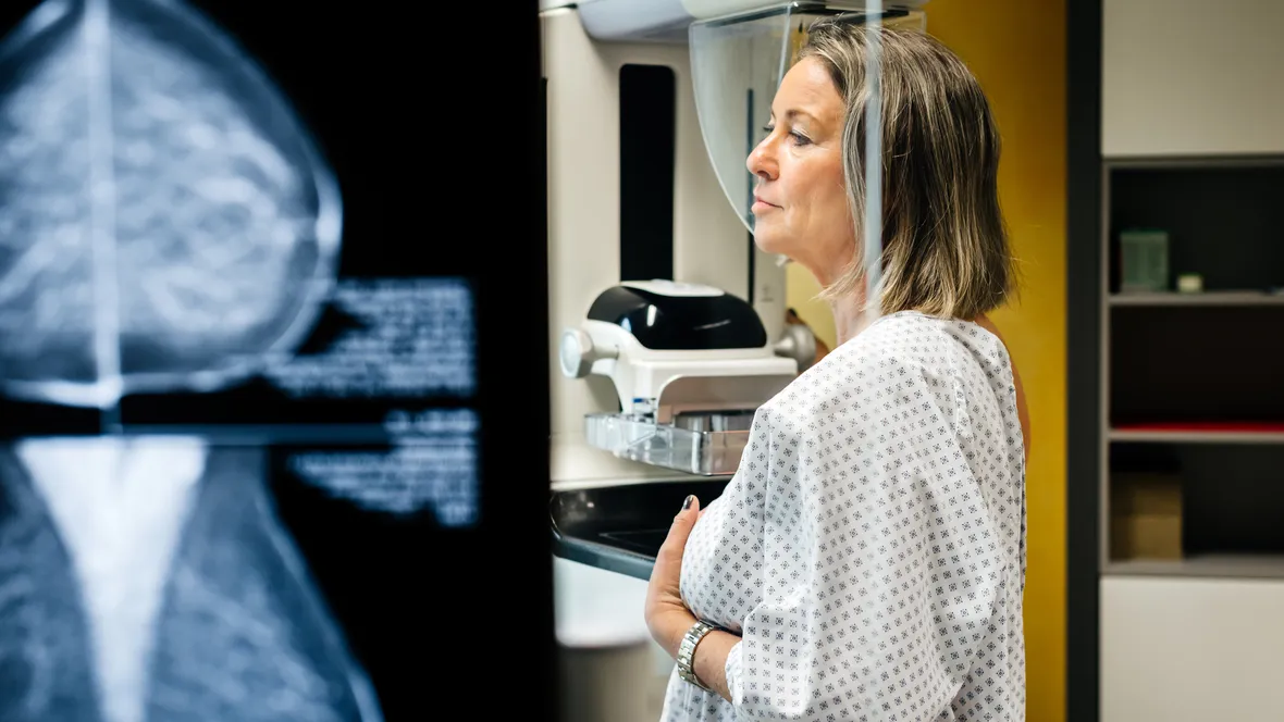A woman on a mammographic clinic