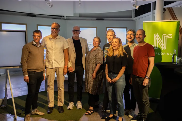 Olle Vikmång (S), kommunstyrelsens ordförande tillsammans med sökanden för de projekt som beviljats medel.