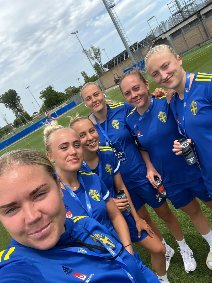 Kvinnliga fotbollsspelare i svenska landslaget