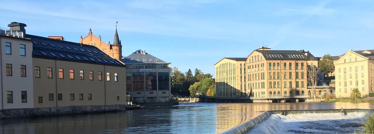 Bild på Motala ström vid industrilandskapet i Norrköping
