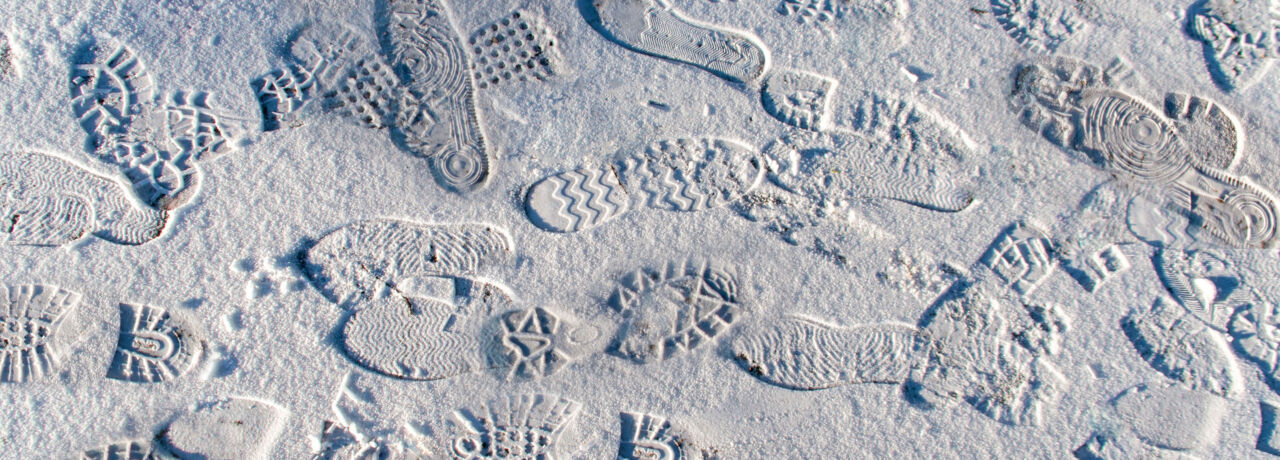 Fotspår i snön.