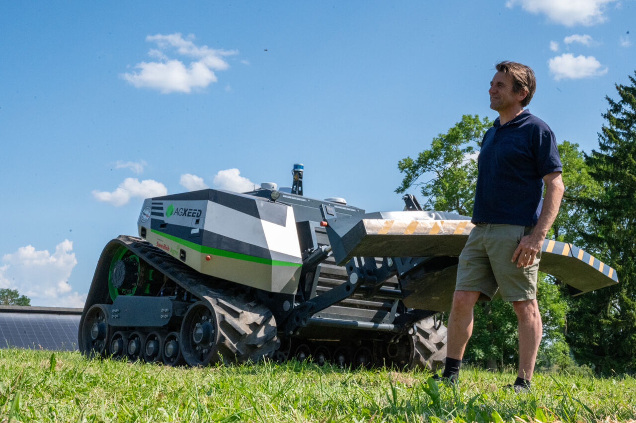 Demovisningar under den ultimata ungdomsträffen på Abbotnäs Säteri, där presentatörer visar upp olika produkter och digitala lösningar för engagerade deltagare.