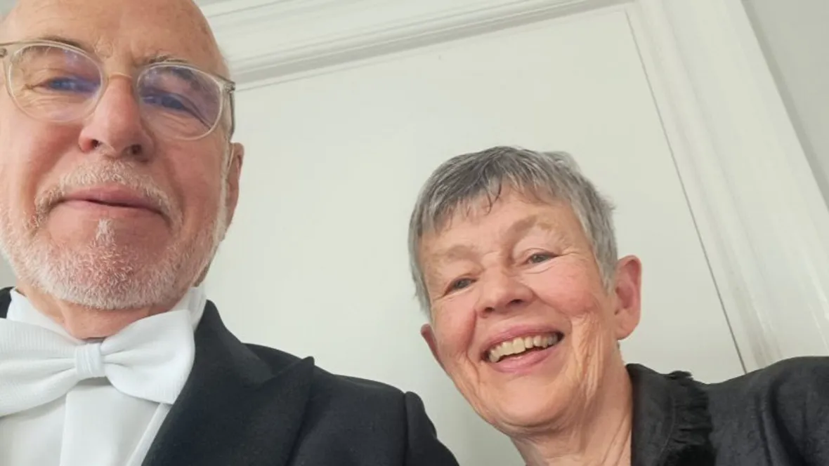 en man och en kvinna med frack och festklänning