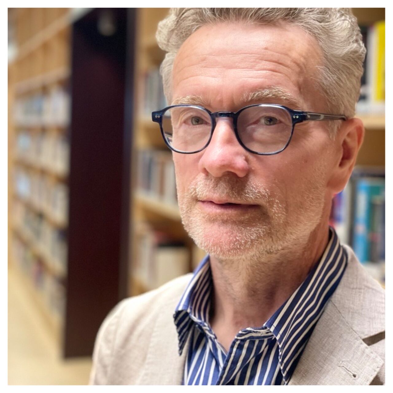 Episode guest Mikael Rundqvist is looking into the camera and smiling.