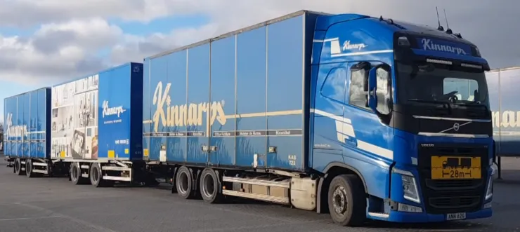 Long vehicle combination.