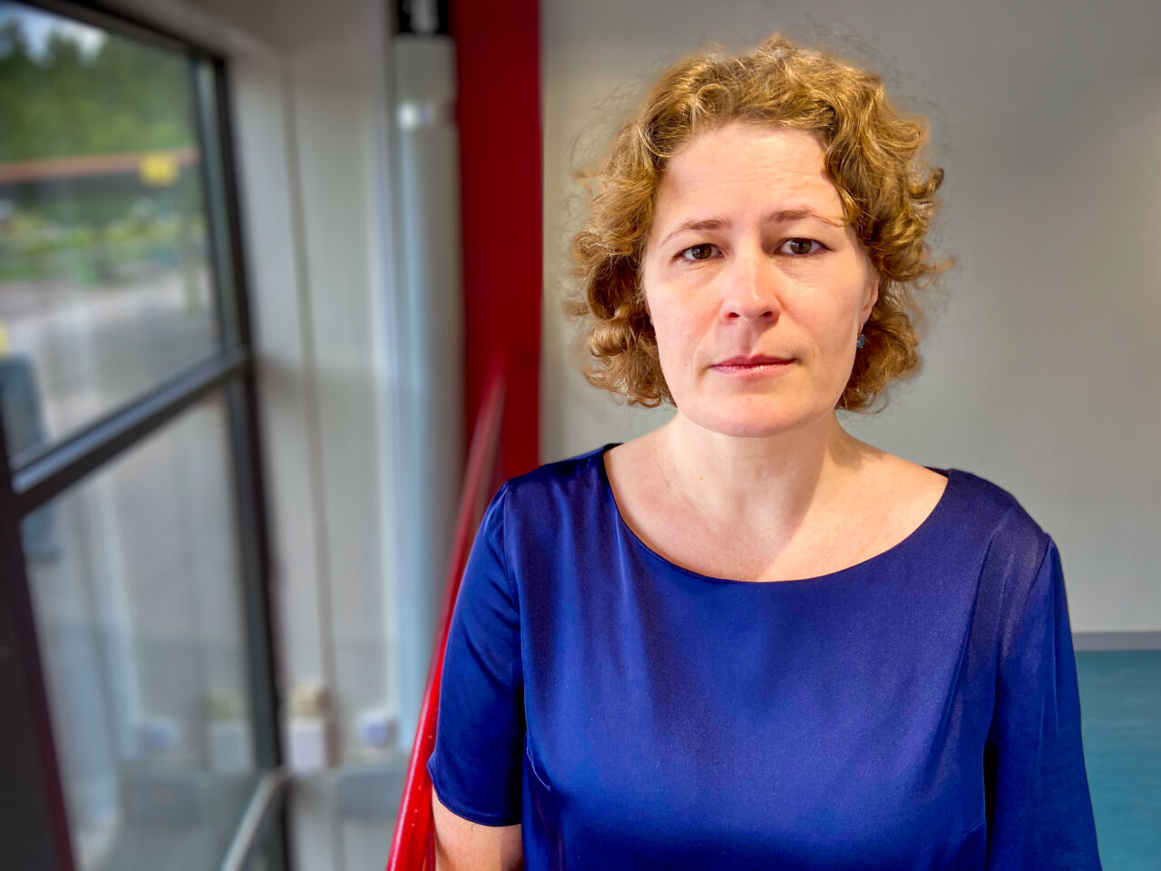 Porträttbild på Mariana Gustafsson inomhus.