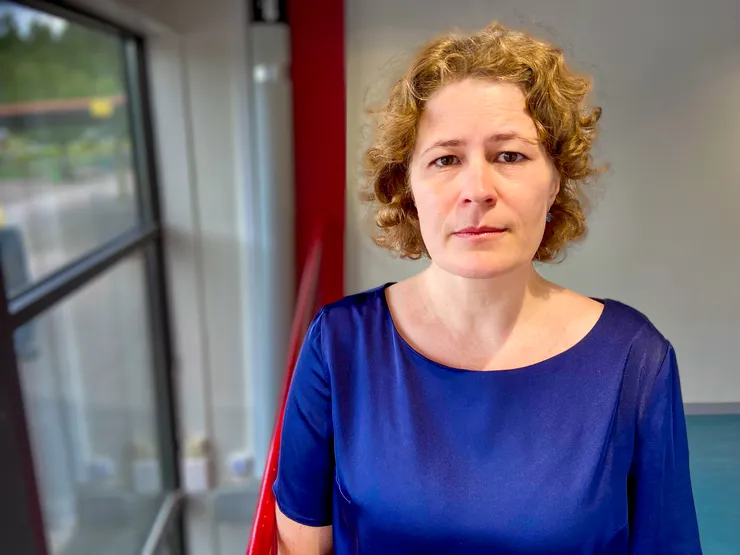Portrait of Mariana Gustafsson indoors.