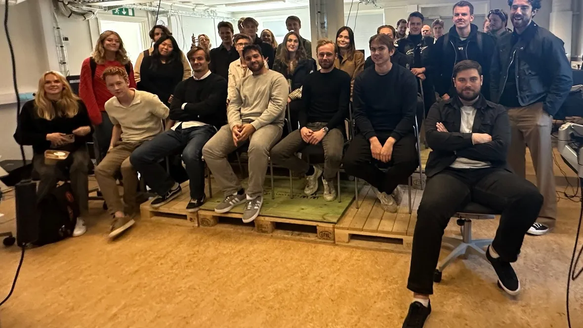 Indefense-studenter på F16