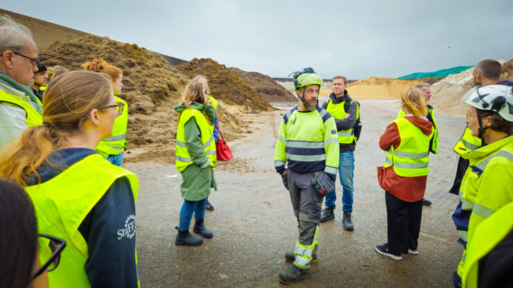 Gruppbesök på biogasanläggning.