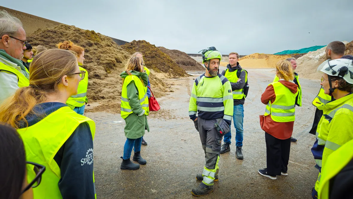 Gruppbesök på biogasanläggning.