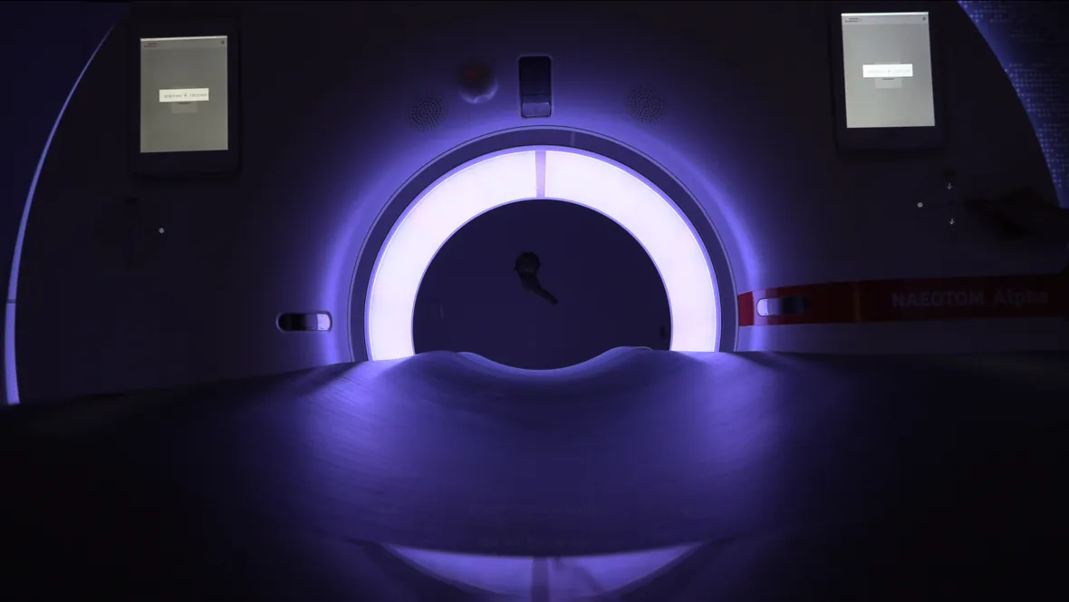 Bild på en datortomograf