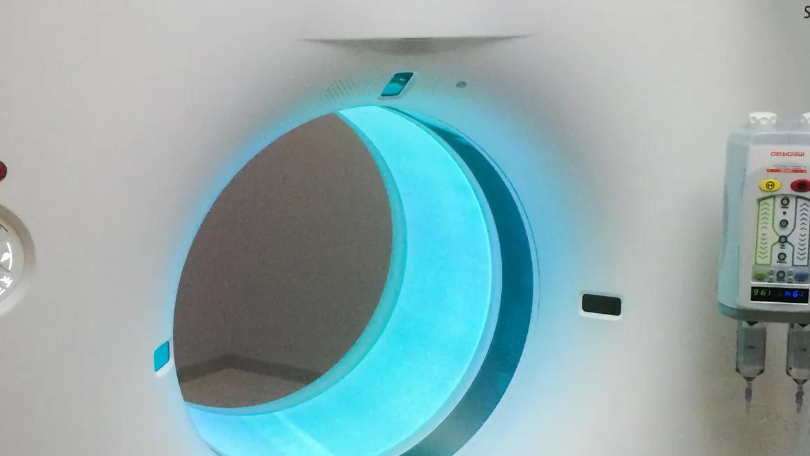 Bild på en datortomograf